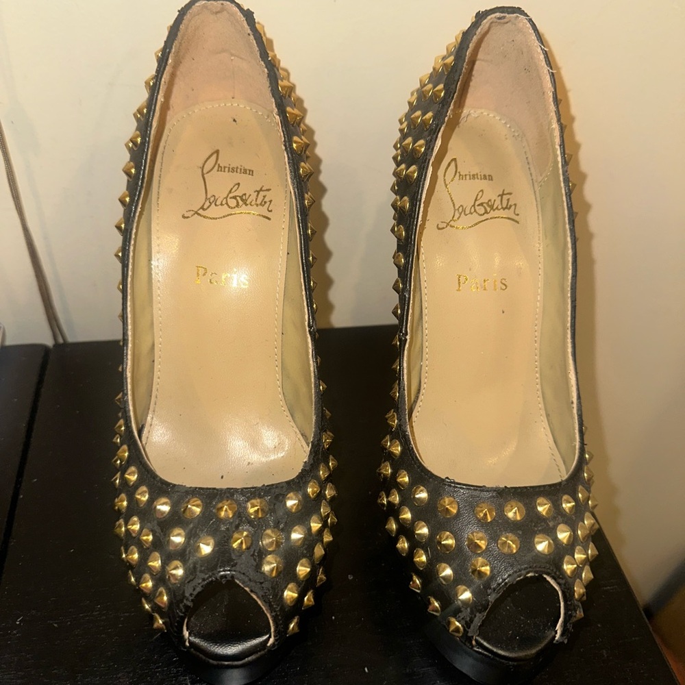Christian Louboutin Red Patent Leather Heels with Elegant Design